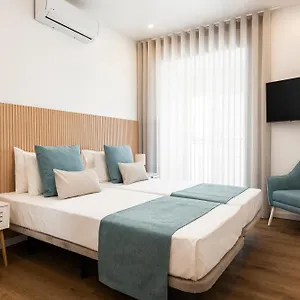 hostel-madalena-e-suites.hotelaalgarve.com/